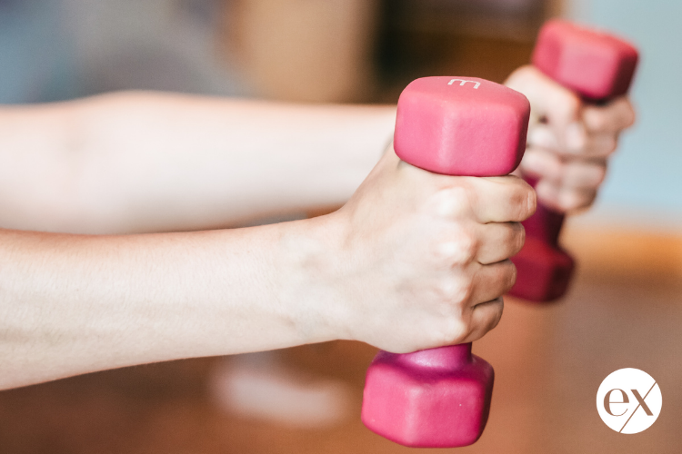 women-holding-weights-concentrating-health-after-divorce